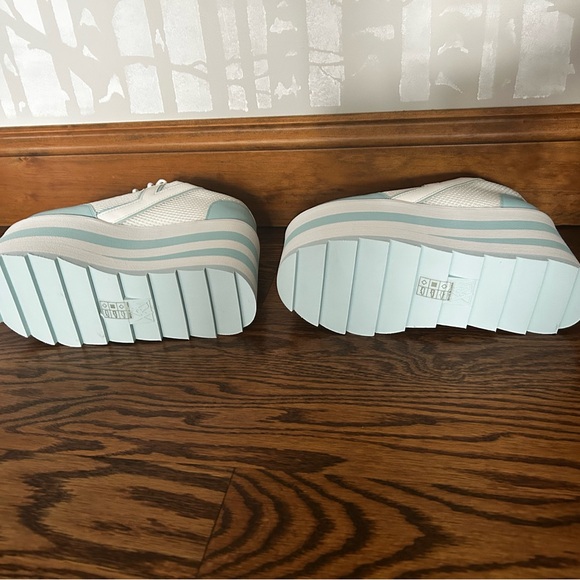 Stylish Platform Sneakers in Blue and White - Picture 5 of 8